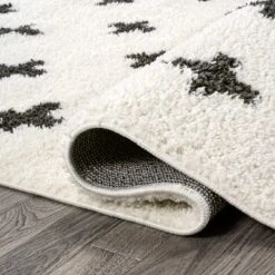 Cristo Berber Geometric Shag Indoor Area Rug - JONATHAN Y -Home Decoration Store GUEST 03d090eb 1a7c 409b 9e07 efe58854c824