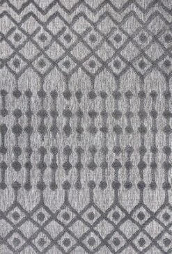 Peralta Moroccan Diamond Indoor/Outdoor Area Rug - JONATHAN Y