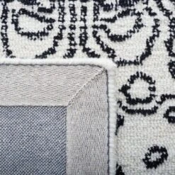 Metro MET993 Hand Tufted Area Rug - Safavieh -Home Decoration Store GUEST eb753f2c a99b 4587 9c30 6214143e49f4